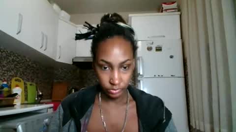 Snapshot of ravenbby chatting on May 9, 4:45 pm ravenbby online show from May 9, 4:45 pm