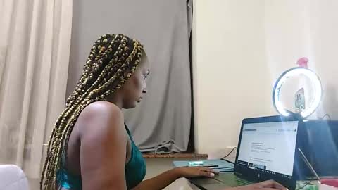 Snapshot of ravenbby chatting on May 14, 4:47 pm ravenbby online show from May 14, 4:47 pm