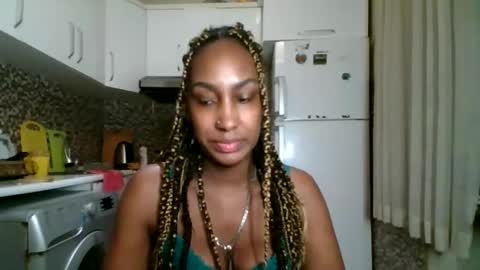 Snapshot of ravenbby chatting on May 15, 6:15 pm ravenbby online show from May 15, 6:15 pm