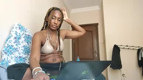 Snapshot of ravenbby chatting on May 17, 12:01 pm ravenbby online show from May 17, 12:01 pm