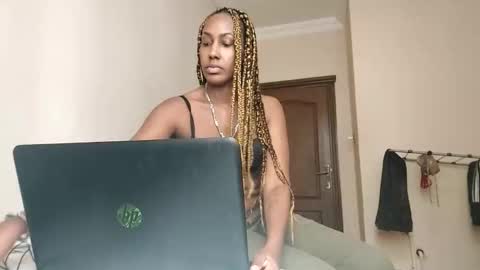 Snapshot of ravenbby chatting on May 18, 2:12 pm ravenbby online show from May 18, 2:12 pm
