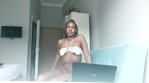 Snapshot of ravenbby chatting on May 25, 10:21 am ravenbby online show from May 25, 10:21 am