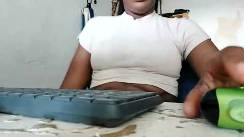 Snapshot of ravenbby chatting on June 15, 4:31 pm ravenbby online show from June 15, 4:31 pm