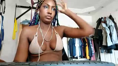 Snapshot of ravenbby chatting on June 29, 10:48 am ravenbby online show from June 29, 10:48 am