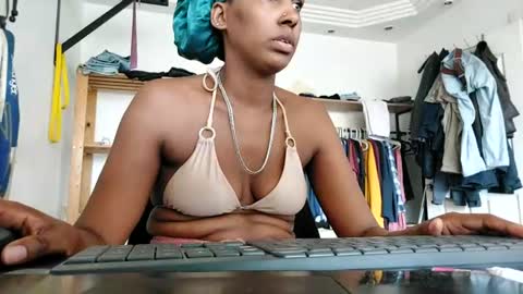 Snapshot of ravenbby chatting on July 2, 12:00 pm ravenbby online show from July 2, 12:00 pm