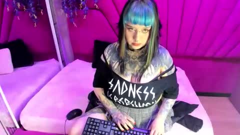 Snapshot of ravenceleste_ chatting on October 7, 3:47 am Raven Celeste online show from October 7, 3:47 am