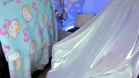 ravencollen online show from October 17, 8:33 pm