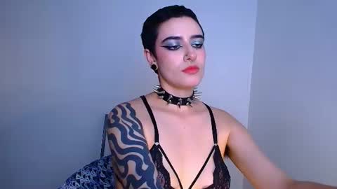 ravendarkness_ online show from August 6, 2:46 am
