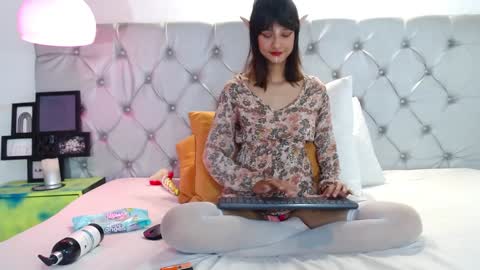 Snapshot of ravennocturne chatting on January 14, 2:11 pm Helena Viktoria Volkov online show from January 14, 2:11 pm