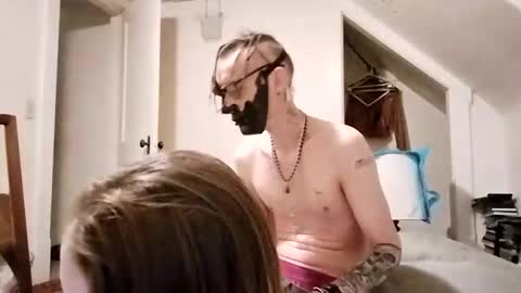 Snapshot of raver8142 chatting on December 10, 4:34 am Raver online show from December 10, 4:34 am