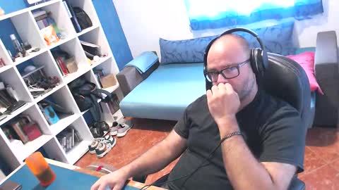 ravingr3d3 online show from September 13, 1:33 pm