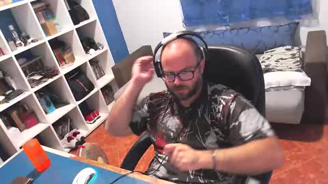 ravingr3d3 online show from October 5, 9:24 pm