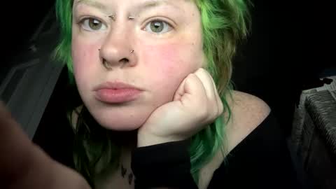 Snapshot of ravyn_xoxo chatting on January 5, 6:13 am Ravynn 3 online show from January 5, 6:13 am