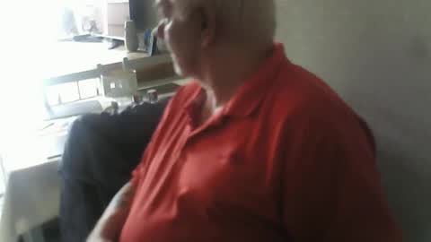 Snapshot of ray47 chatting on September 20, 1:12 pm ray47 online show from September 20, 1:12 pm