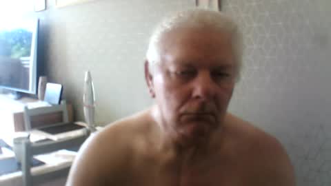 Snapshot of ray477 chatting on August 4, 8:28 am ray477 online show from August 4, 8:28 am