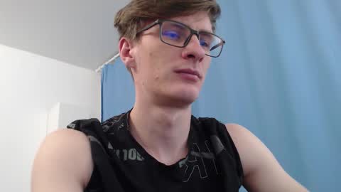 Snapshot of ray_booy chatting on November 11, 4:07 pm Ray Booy online show from November 11, 4:07 pm