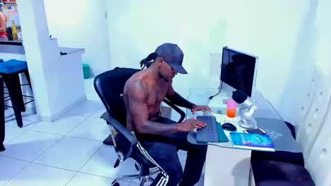 ray_long222 online show from January 18, 2:25 am