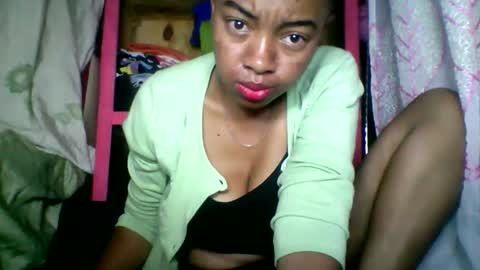 Snapshot of rayana_69 chatting on May 4, 3:57 am rayana_69 online show from May 4, 3:57 am