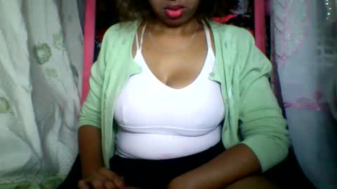 Snapshot of rayana_69 chatting on May 10, 1:33 am rayana_69 online show from May 10, 1:33 am