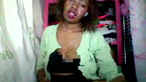 Snapshot of rayana_69 chatting on May 10, 2:55 pm rayana_69 online show from May 10, 2:55 pm