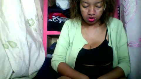 Snapshot of rayana_69 chatting on May 11, 3:01 am rayana_69 online show from May 11, 3:01 am