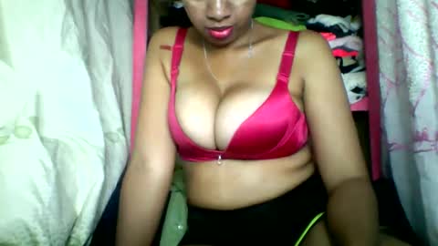 Snapshot of rayana_69 chatting on May 15, 11:06 am rayana_69 online show from May 15, 11:06 am