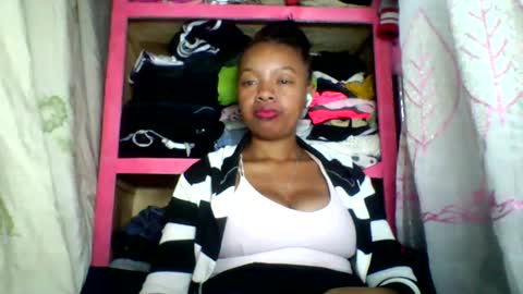 Snapshot of rayana_69 chatting on May 15, 11:23 pm rayana_69 online show from May 15, 11:23 pm