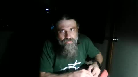 Snapshot of raybob252000 chatting on October 13, 2:33 am raybob252000 online show from October 13, 2:33 am