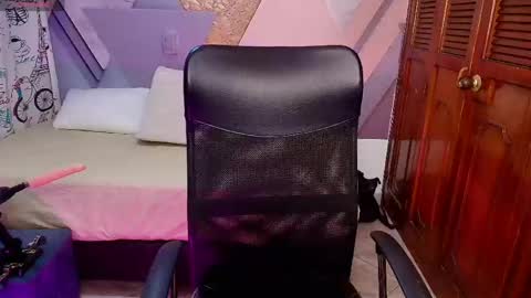 Snapshot of raylin_escobar chatting on May 4, 12:12 pm raylin_escobar online show from May 4, 12:12 pm