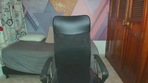 Snapshot of raylin_escobar chatting on May 16, 8:18 pm raylin_escobar online show from May 16, 8:18 pm