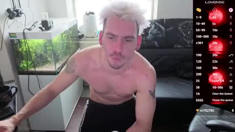 Rayzel online show from April 3, 11:19 am