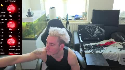 Rayzel White online show from May 7, 11:37 am