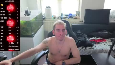 Rayzel White online show from May 9, 2:33 pm