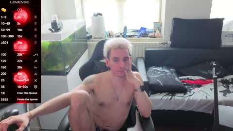 Rayzel White online show from May 10, 11:37 am