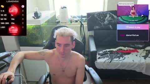 Rayzel White online show from May 11, 2:01 pm