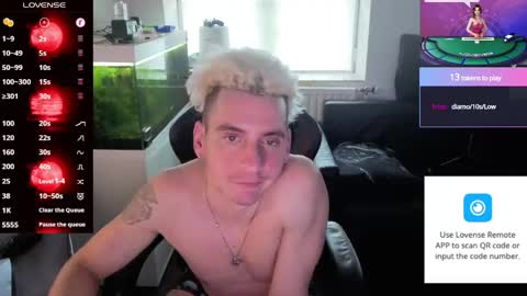 Rayzel White online show from May 23, 5:50 pm
