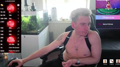 Rayzel White online show from May 29, 1:20 pm