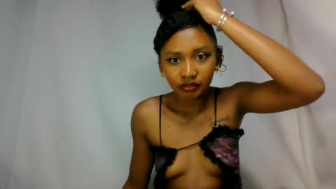 Snapshot of razafindrasoa chatting on June 14, 10:28 am razafindrasoa online show from June 14, 10:28 am