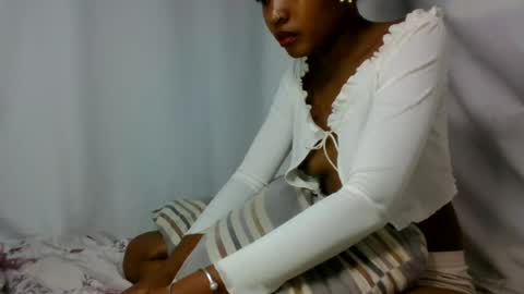 Snapshot of razafindrasoa chatting on June 16, 2:25 am razafindrasoa online show from June 16, 2:25 am