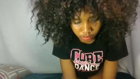 Snapshot of razafindrasoa chatting on June 28, 1:33 am razafindrasoa online show from June 28, 1:33 am