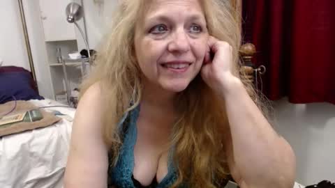 Snapshot of ready_betty chatting on October 24, 9:55 pm Betty online show from October 24, 9:55 pm