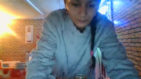 Snapshot of real_coupl3 chatting on January 10, 12:18 pm real_coupl3 online show from January 10, 12:18 pm