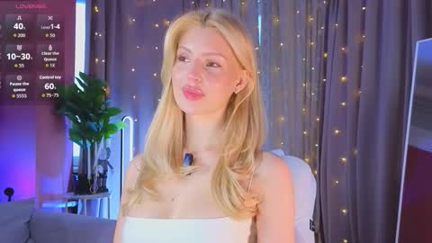 Snapshot of realcrystal chatting on February 4, 5:13 am Grace online show from February 4, 5:13 am