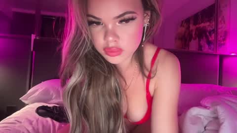 Snapshot of realjadebri chatting on December 19, 4:56 am Jade online show from December 19, 4:56 am