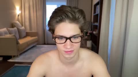 AliceEve online show from December 8, 7:37 am