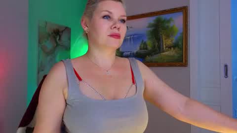 Snapshot of reasonforpassion_ chatting on July 5, 2:24 pm Im a little sick. Ill be back soon. online show from July 5, 2:24 pm
