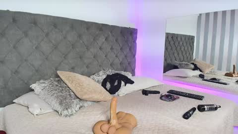 Snapshot of rebeca_cortez1 chatting on January 28, 6:38 am I invite you to my birthday on November 3th online show from January 28, 6:38 am