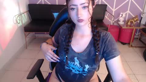 Snapshot of rebeca_dreams chatting on June 19, 8:23 pm Rebeca dreams online show from June 19, 8:23 pm