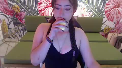 Snapshot of rebeca_dreams chatting on July 10, 8:33 pm Rebeca dreams online show from July 10, 8:33 pm