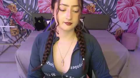 Snapshot of rebeca_dreams chatting on July 24, 9:02 pm Rebeca dreams online show from July 24, 9:02 pm